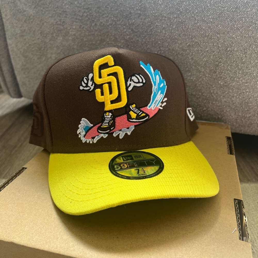 New Era San Diego Padres 59Fifty Cartoon Surfer Brown and Yellow Size 7 1/2 NWT